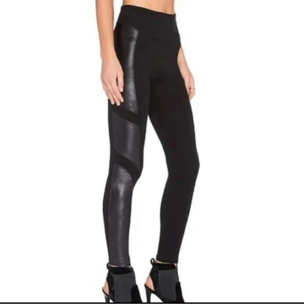 Spanx Faux Leather Side Panels Moto Leggings in Black. Size XS